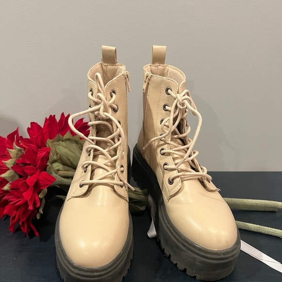 Forever 21 Chunky Platform Combat Boots Beige/Size 6 - Picture 9 of 10